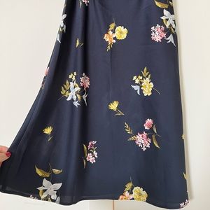 Silk MIDI skirt. Would be beautiful with a sweater or a top!